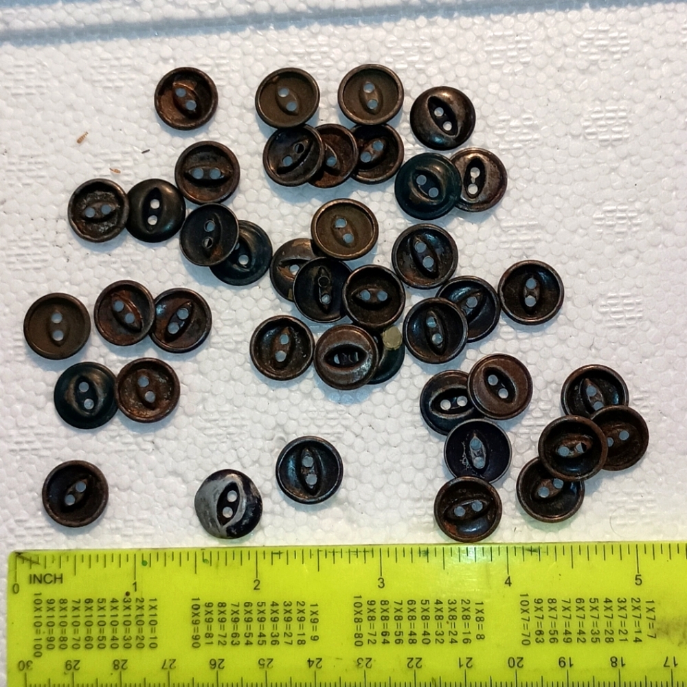 Lot of vintage brown/black/silver metal buttons.